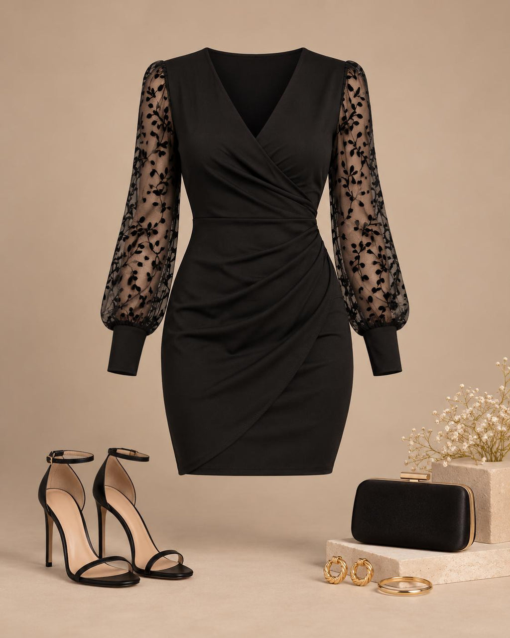 Vestido negro elegante de mangas largas.